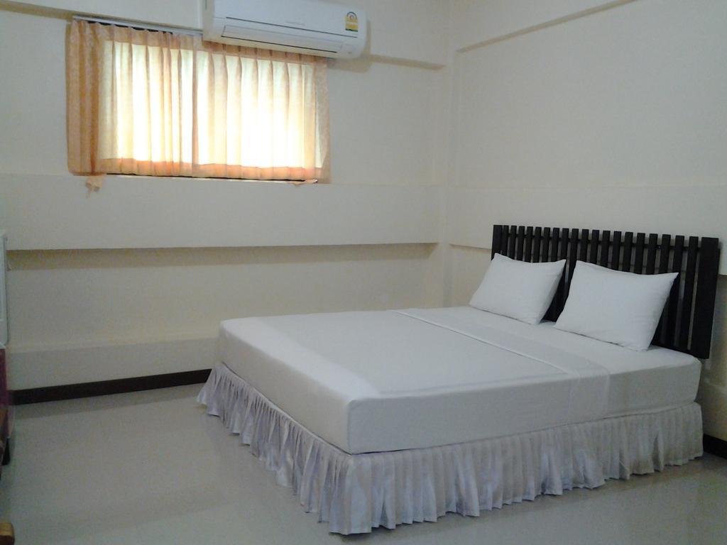 J-Safe Guesthouse Сукотаи Экстерьер фото