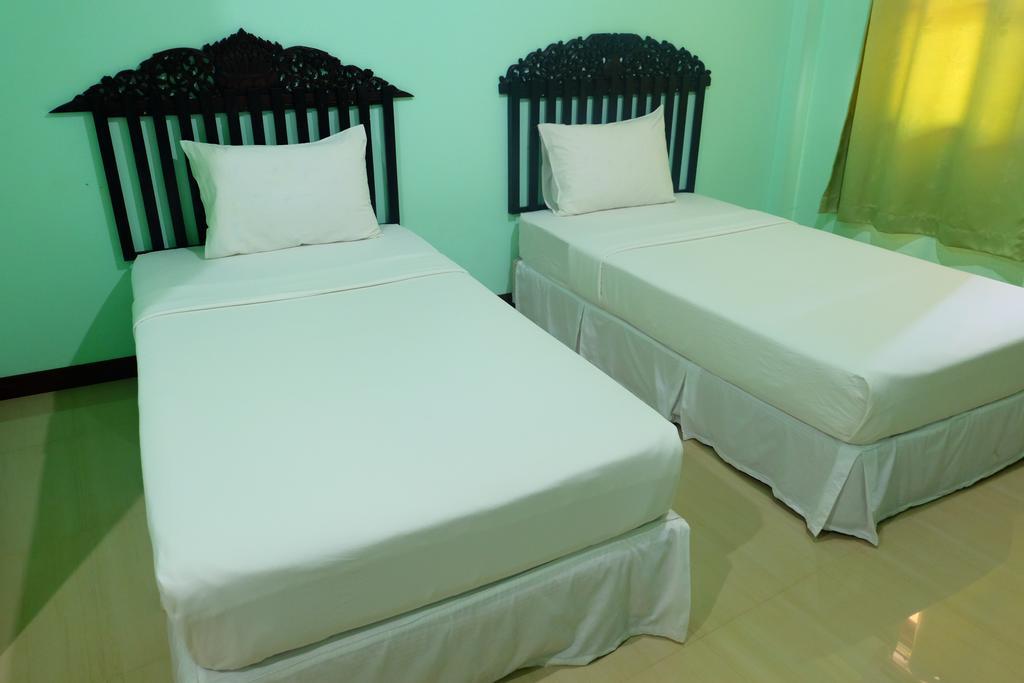 J-Safe Guesthouse Сукотаи Экстерьер фото