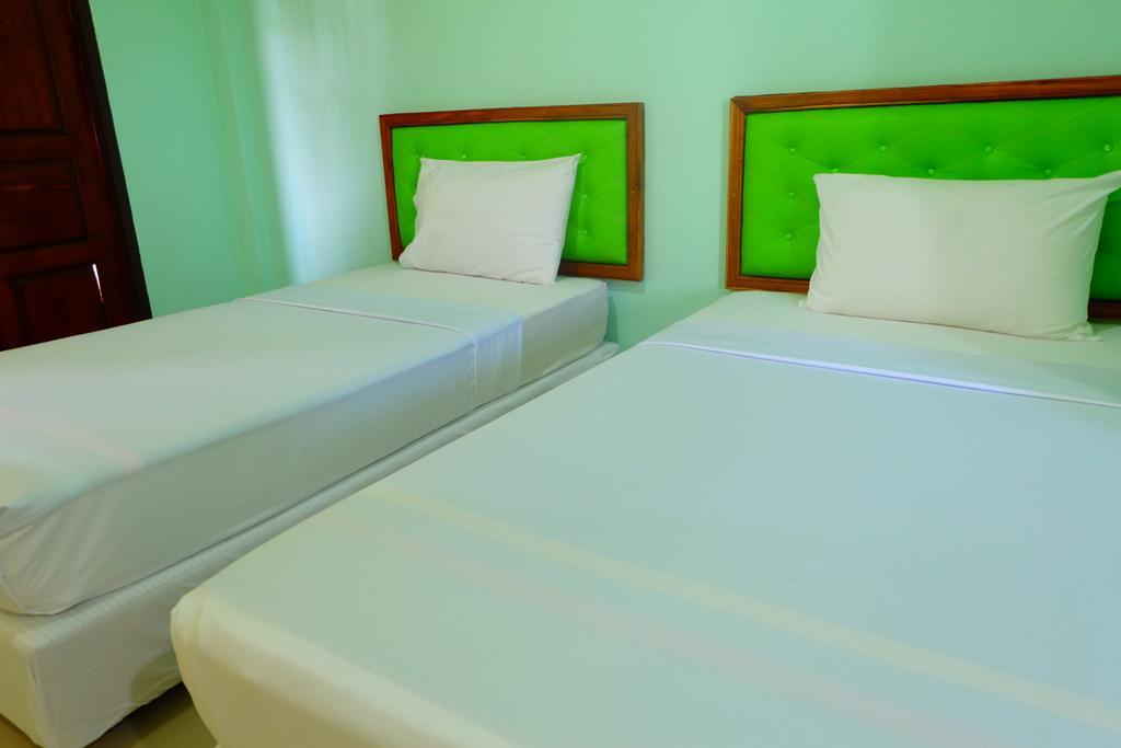 J-Safe Guesthouse Сукотаи Экстерьер фото