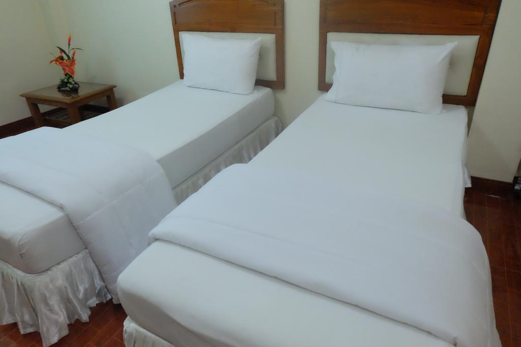 J-Safe Guesthouse Сукотаи Экстерьер фото
