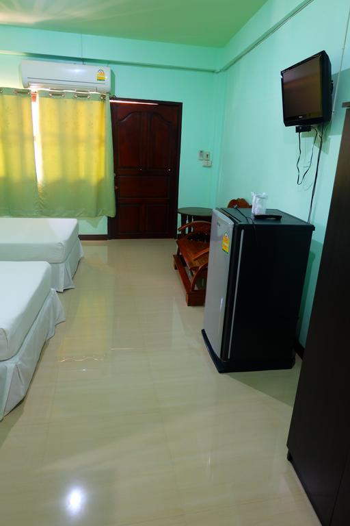 J-Safe Guesthouse Сукотаи Экстерьер фото
