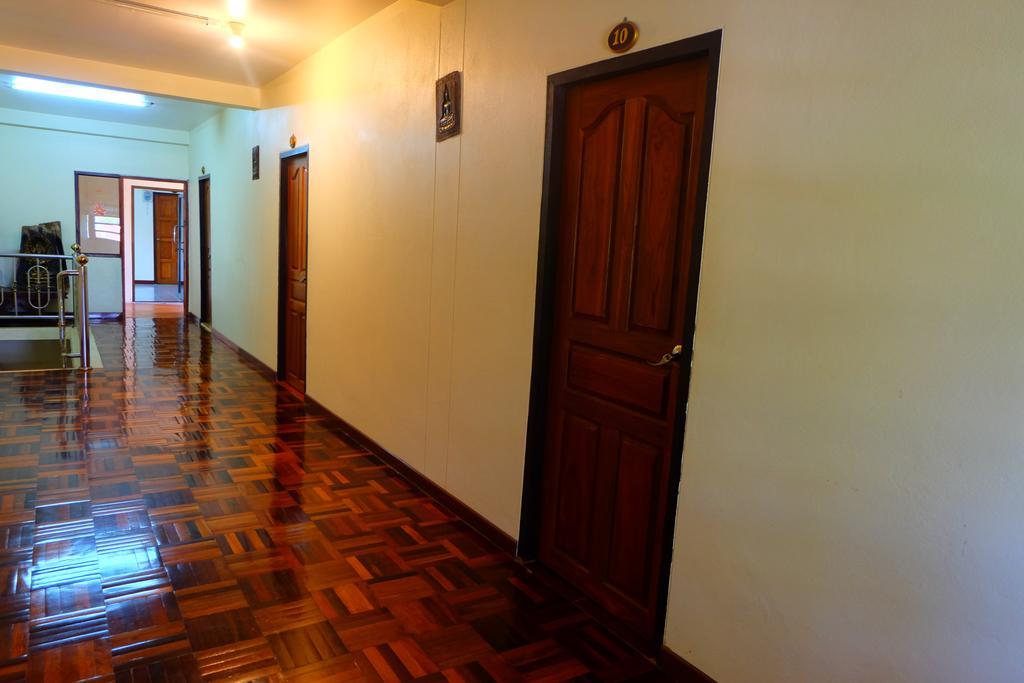 J-Safe Guesthouse Сукотаи Экстерьер фото